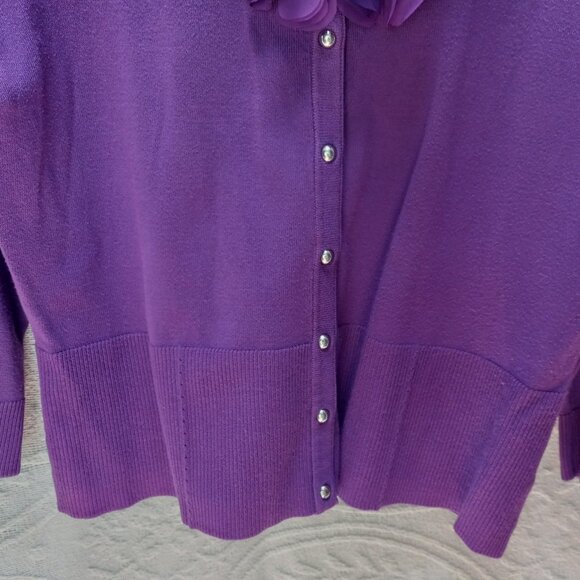 White House Black Market Purple Flower Applique Design 60s look Sweater T-384 LG - Picture 8 of 12